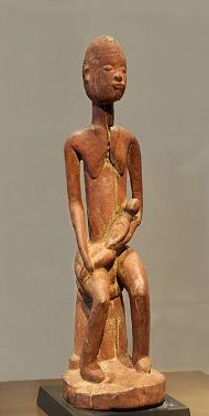 Mère et enfant. Bois, plateau Dogon (Mali), XIVe siècle, Former collections of Maurice Nicaud and Hubert Goldet, par Jastrow, via Wikimedia Commons, cc